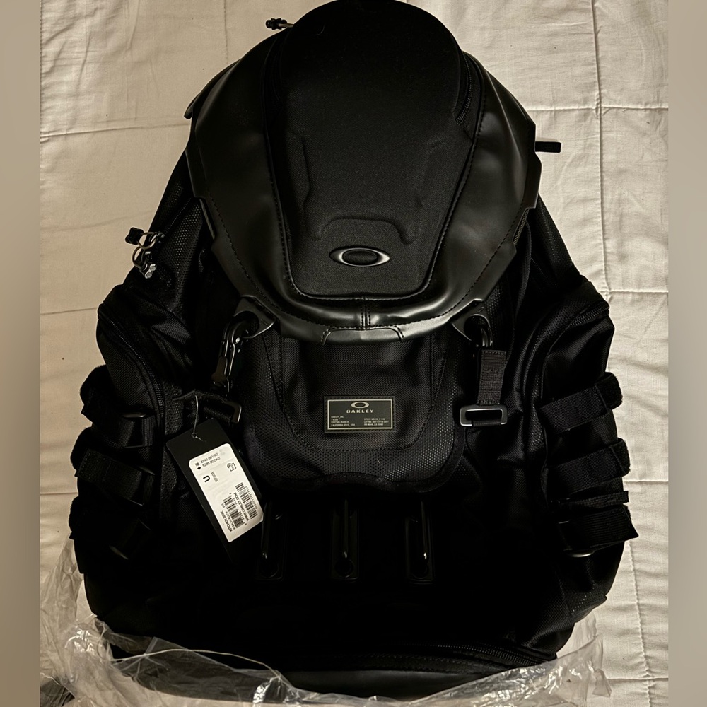 Oakley Kitchen Sink Backpack 34L Stealth Blk "BRAND NEW"